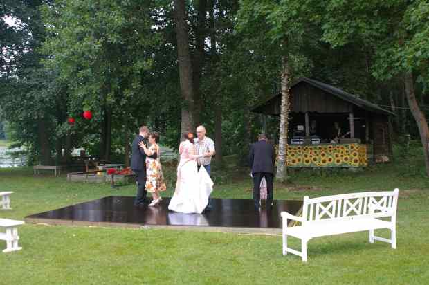 Dancefloor on the lakeside lawn in front of Järvelä main house