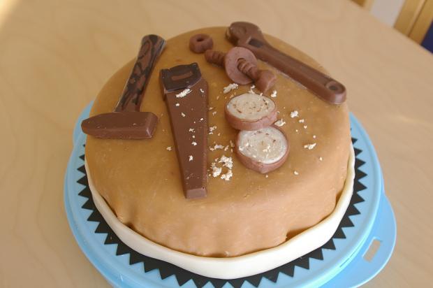 Decorated cake with fudge coating