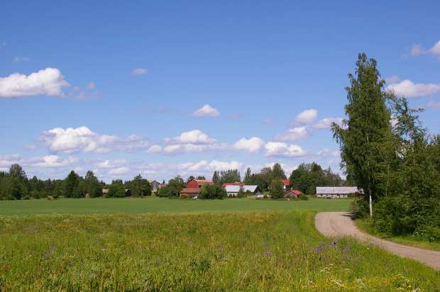 Mälkiäisten kylä kesäaikaan